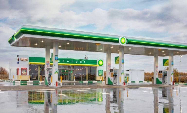 После Orlen скидки на топливо запускает и BP: 35 грошей за литр можно получить не только по выходным