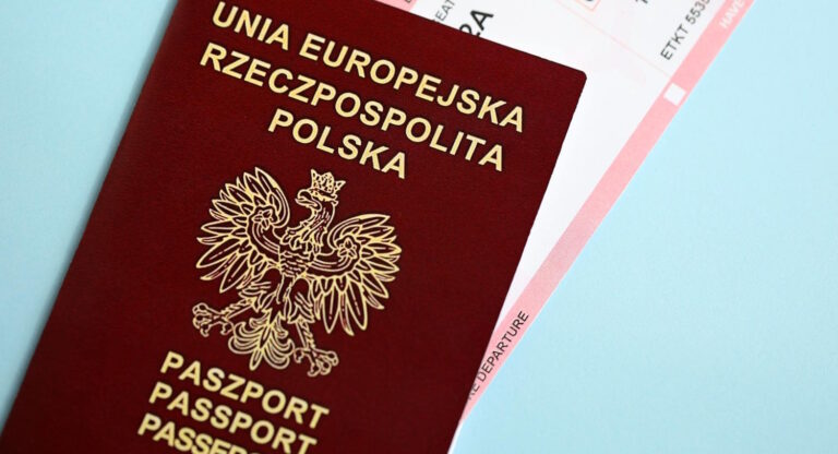 Может ли дорожный штраф стать причиной отказа в польском гражданстве: что известно после ответа МВД