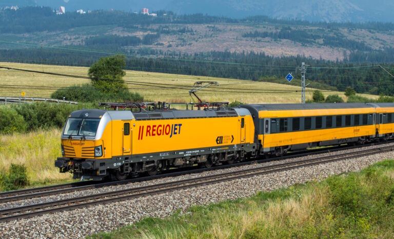 RegioJet прекращает внутренние рейсы в Польше: что будет с билетами после 3 мая