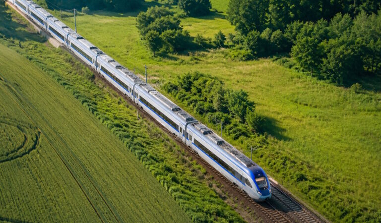 После ухода RegioJet и окончания майских праздников дешевые билеты на поезда стало сложнее поймать