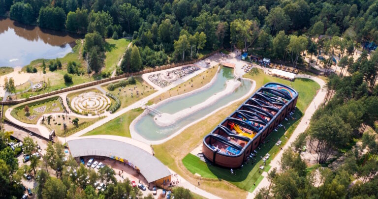 В Скаржиско-Каменне работает Noe Park с надувным аттракционом, который занесен в Книгу рекордов Гиннеса