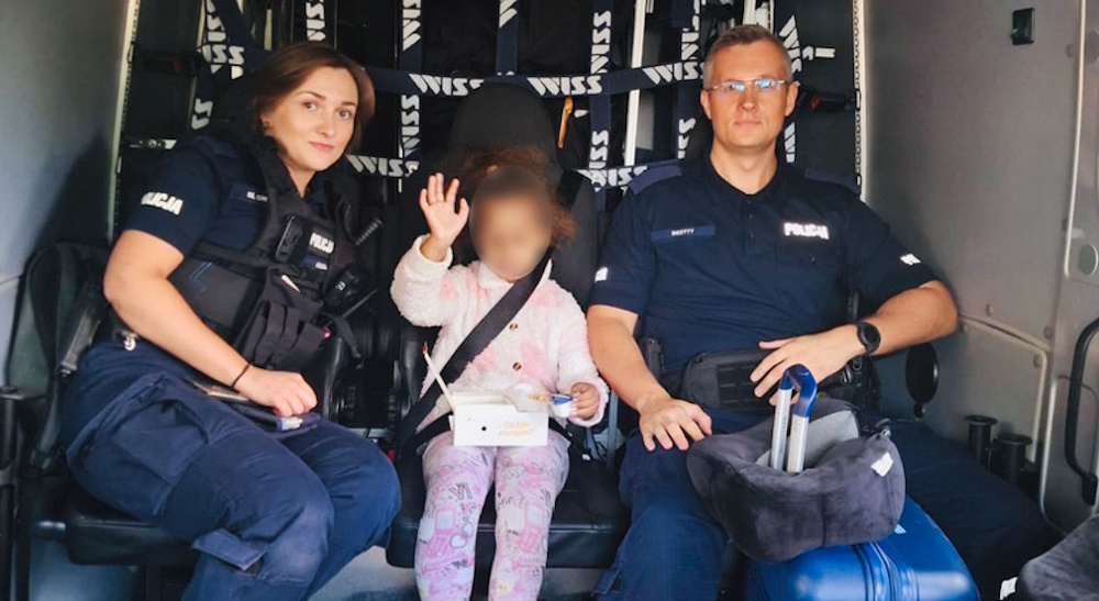 На вокзале Варшава-Западная 5-летняя девочка осталась на платформе после закрытия дверей